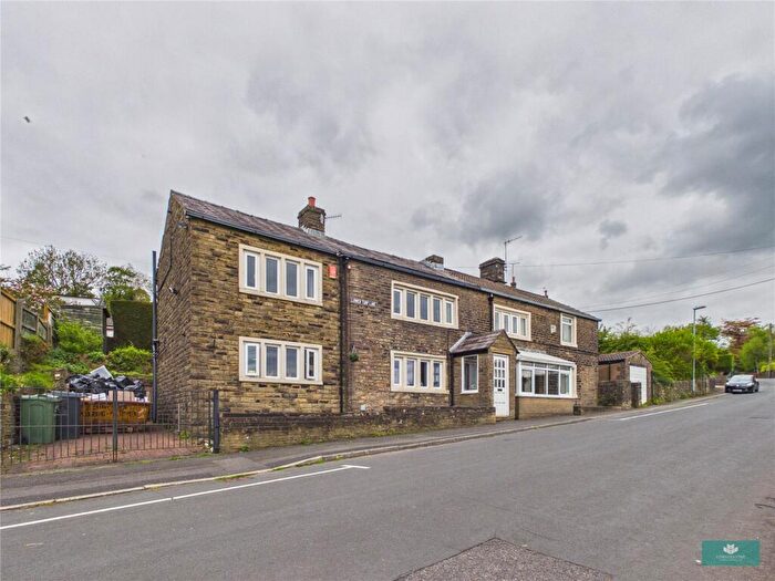 4 Bedroom Detached House For Sale In Lower Turf Lane, Lower Turf Lane, Scouthead, Oldham, Greater Manchester, OL4