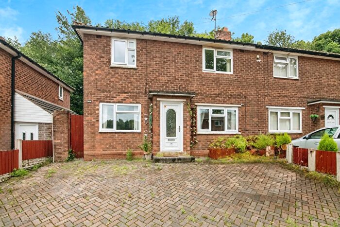 3 Bedroom Semi-detached House For Sale In Denbigh Drive, West Bromwich, B71