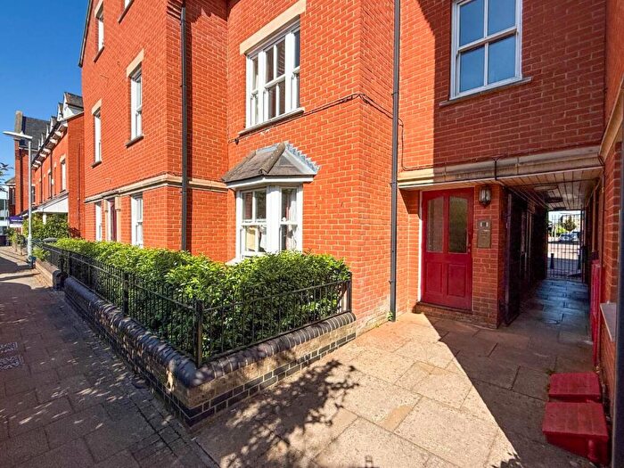 2 Bedroom Apartment For Sale In Ravensworth Gardens, Cambridge, CB1