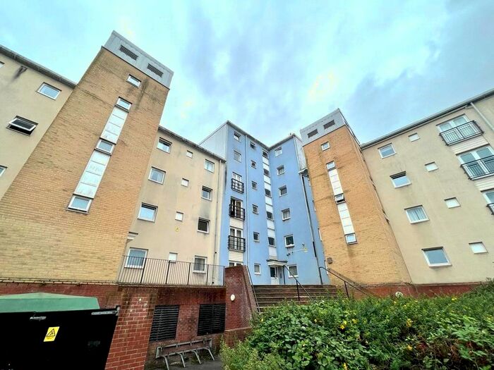 2 Bedroom Flat To Rent In White Star Place, Southampton, Hampshire, SO14