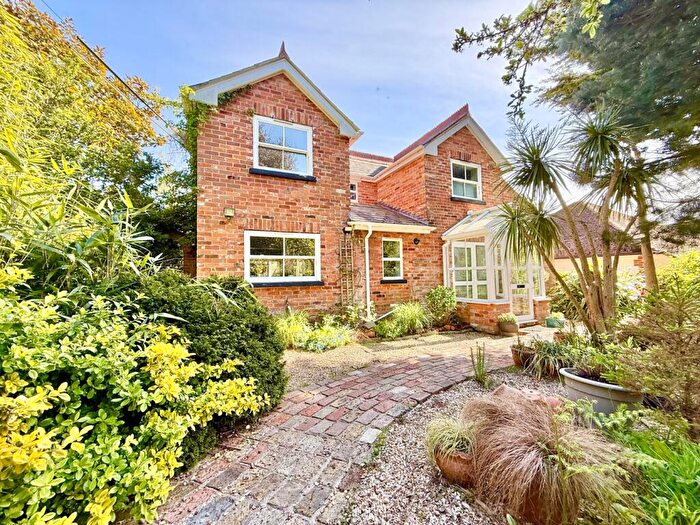 4 Bedroom House For Sale In Chewton Common Road, Highcliffe On Sea, BH23