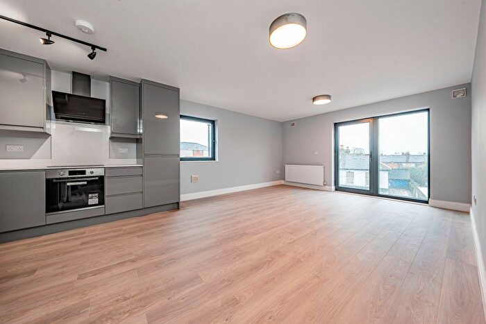 2 Bedroom Flat For Sale In Hanworth Road, Hounslow, TW3