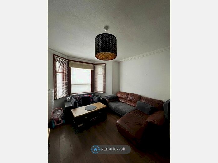 2 Bedroom Flat To Rent In Hetley Road, London, W12