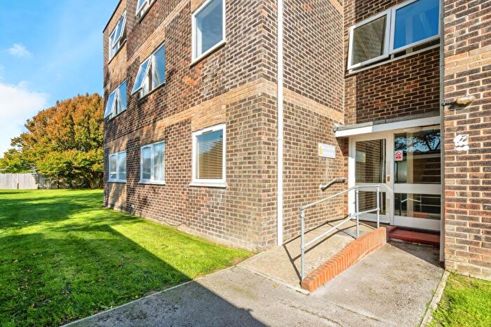 2 Bedroom Flat For Sale In Rails Lane, Hayling Island, Hampshire, PO11