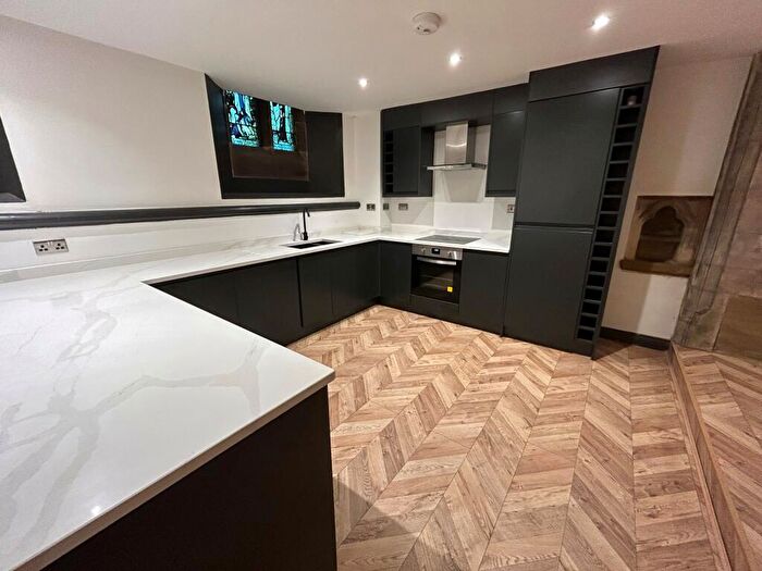 2 Bedroom Apartment To Rent In Grove Manor, L15