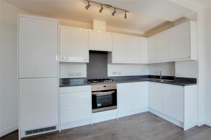 2 Bedroom Flat To Rent In High Street, Worthing, West Sussex, BN11