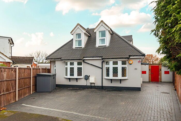 4 Bedroom Detached House For Sale In Tadmor Close, Lower Sunbury, TW16