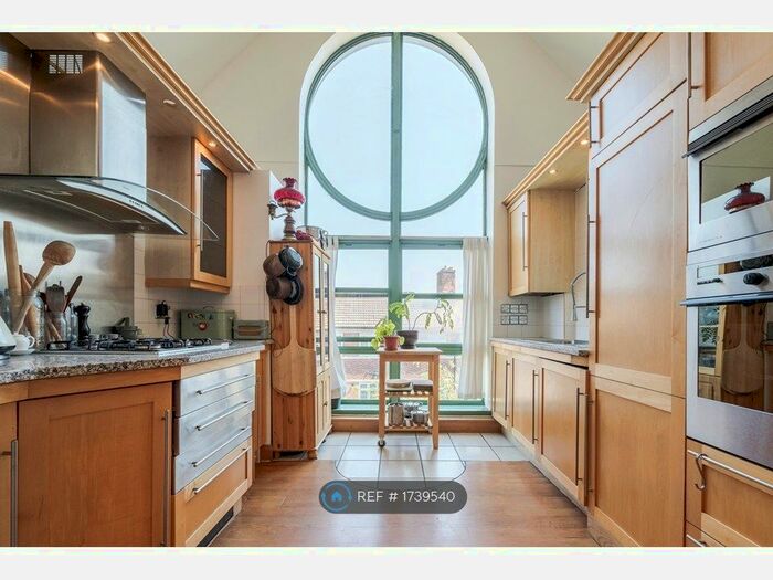 2 Bedroom Flat To Rent In United House, London, SE16