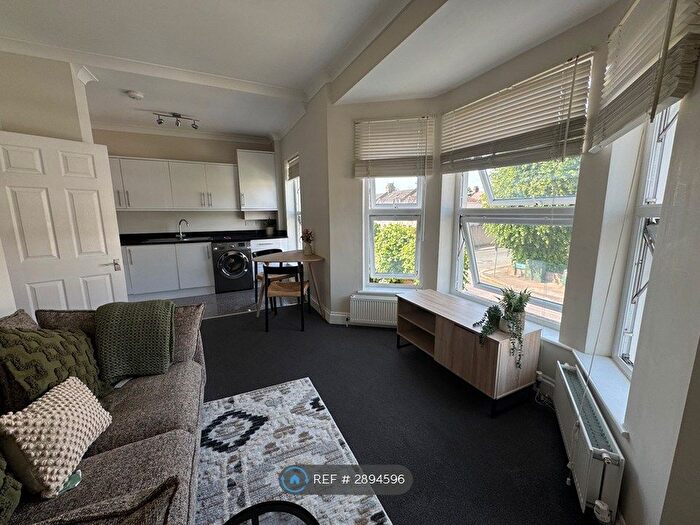 2 Bedroom Flat To Rent In Wellmeadow Road, London, SE6