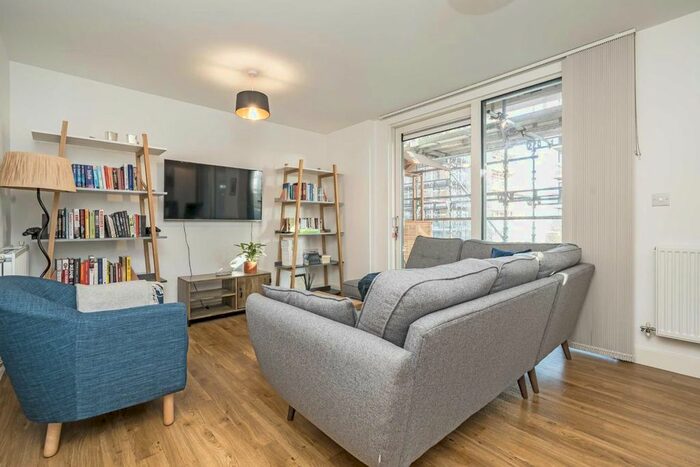 2 Bedroom Flat To Rent In Roseberry Place, London, E8