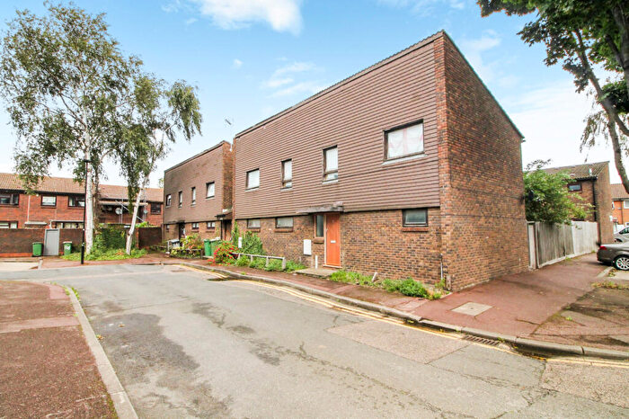 1 Bedroom Flat For Sale In Canning Town, London, E16
