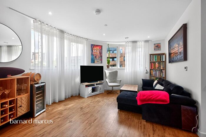 2 Bedroom Apartment For Sale In Danson Mews, London, SE17