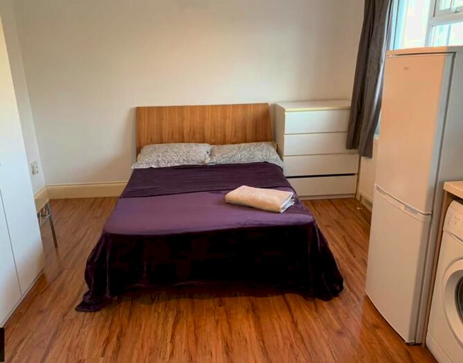 1 Bedroom Studio To Rent In Golders Green, Barnet, London, NW11
