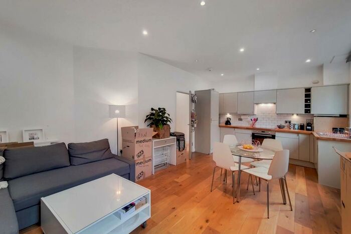 2 Bedroom Flat To Rent In Vauxhall Street, Vauxhall, London, SE11