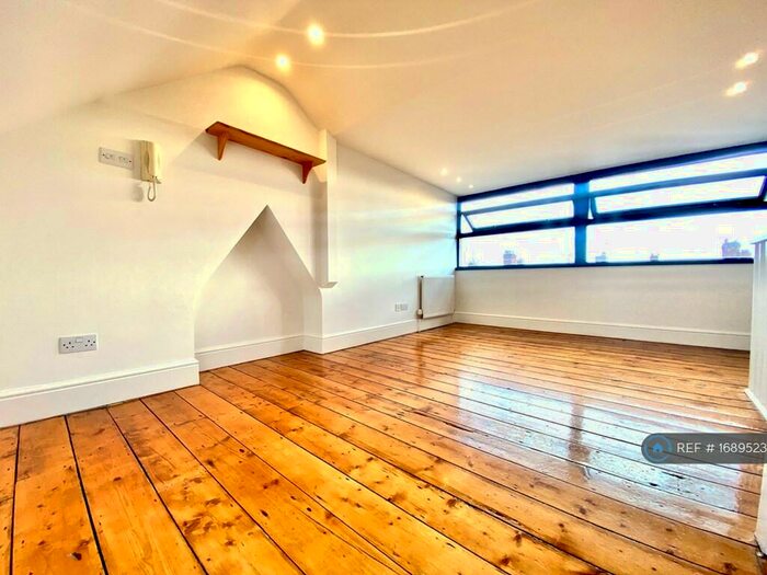 2 Bedroom Maisonette To Rent In Arran Street, Cardiff, CF24