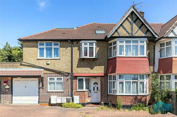 2 Bedroom Apartment To Rent In Glendor Gardens, Mill Hill, NW7