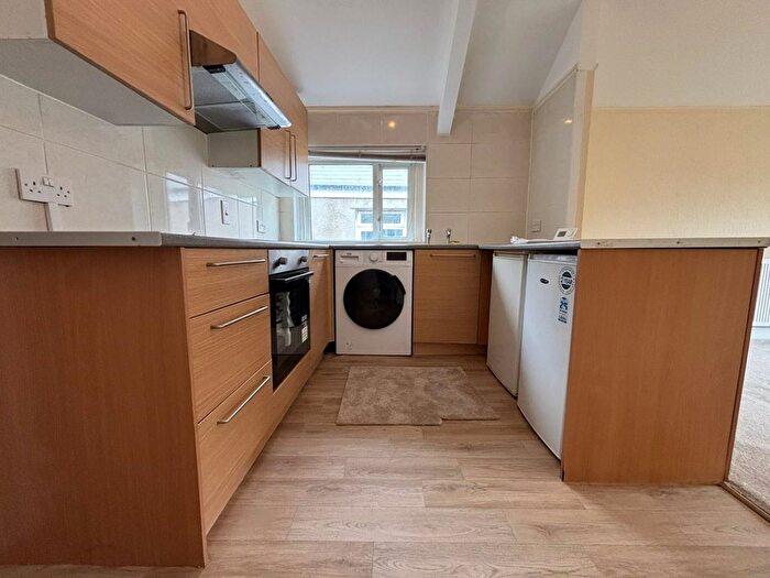 2 Bedroom Flat To Rent In Howard Gardens, City Centre, CF24