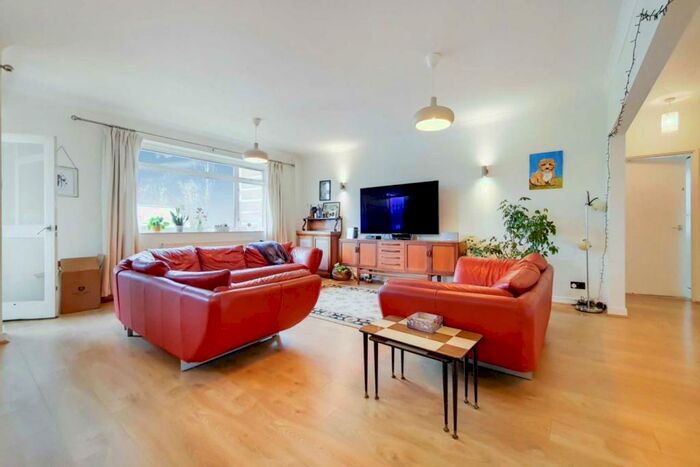 3 Bedroom Apartment To Rent In Sheldon Avenue, Highgate, N6