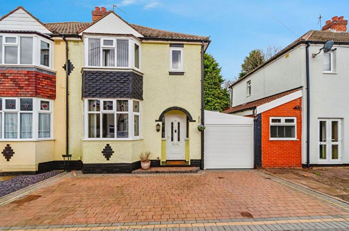 3 Bedroom Semi Detached House For Sale In York Crescent, Wednesbury, WS10