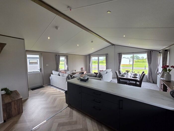 2 Bedroom Mobile/park Home For Sale In Malton Road, Pickering, YO18