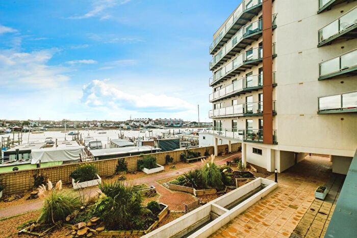 2 Bedroom Flat For Sale In Brighton Road, Shoreham-By-Sea, BN43