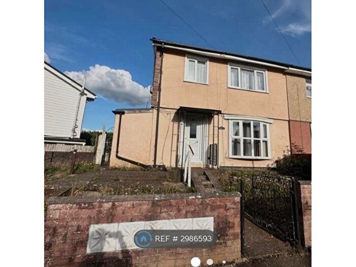 3 Bedroom Semi-Detached House To Rent In Greenhill Road, Rugby, CV22