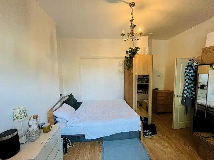 1 Bedroom House To Rent In High Street, London, E15
