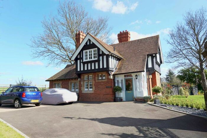 2 Bedroom Property For Sale In Wood Norton, Evesham, Worcestershire, WR11