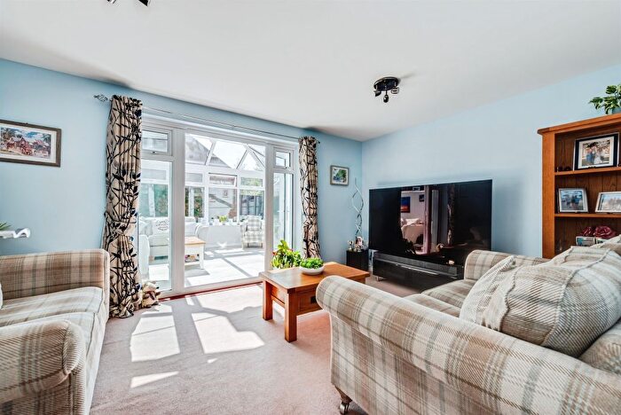 3 Bedroom End Of Terrace House For Sale In Dunsley Vale, Swindon, SN1