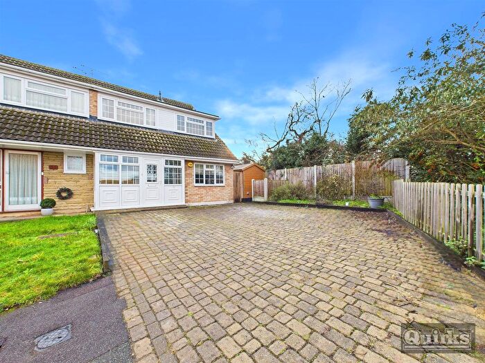 4 Bedroom Semi Detached House For Sale In Tudor Way, Wickford, SS12