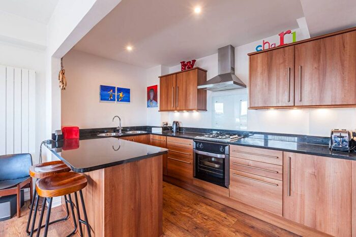 2 Bedroom Flat For Sale In City View House, Bethnal Green Road, Bethnal Green, London, E2