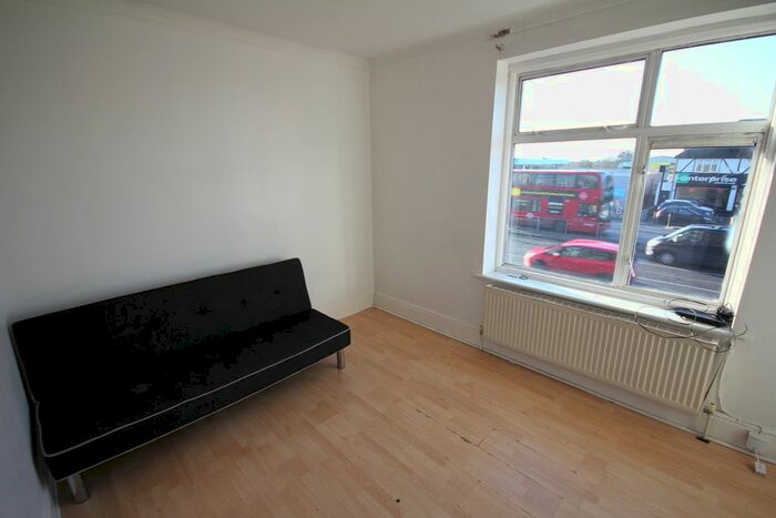 2 Bedroom Flat To Rent In New Broadway, Uxbridge Road, Hillingdon, Uxbridge UB10