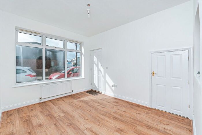 2 Bedroom Maisonette For Sale In Station Road North, Totton, Southampton, SO40
