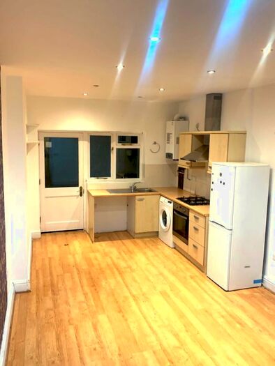 2 Bedroom Flat To Rent In Northfield Avenue, London, W13