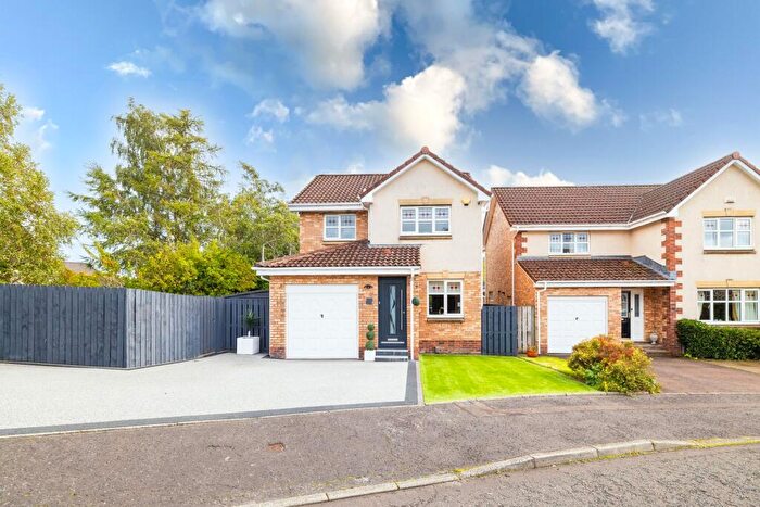 3 Bedroom Detached House For Sale In Barn Place, Livingston, EH54