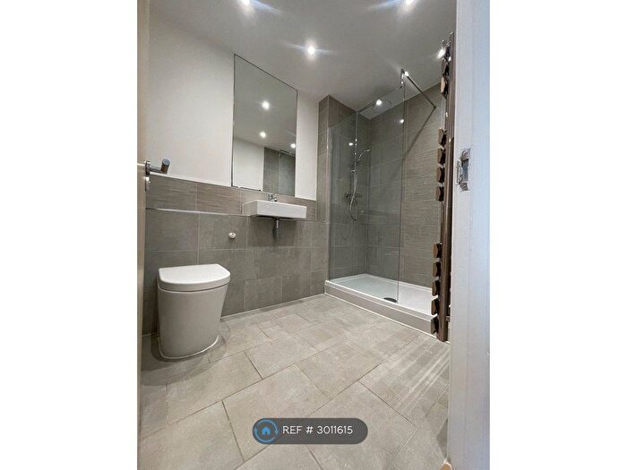 2 Bedroom Flat To Rent In Churchill Way, Cardiff, CF10