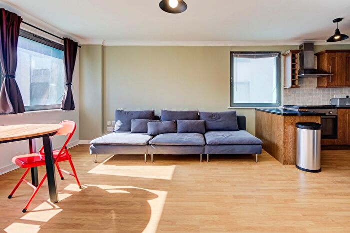 2 Bedroom Flat To Rent In Arizona Building, Deals Gateway, London, SE13