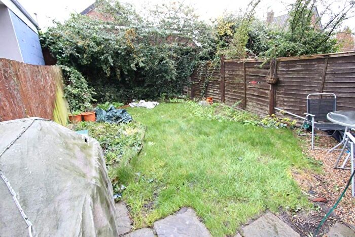 3 Bedroom Apartment To Rent In Bawtry Road, London, N20