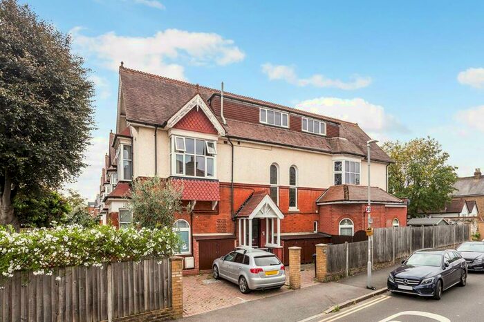 2 Bedroom Flat To Rent In Avens House, Egmont Road, KT6