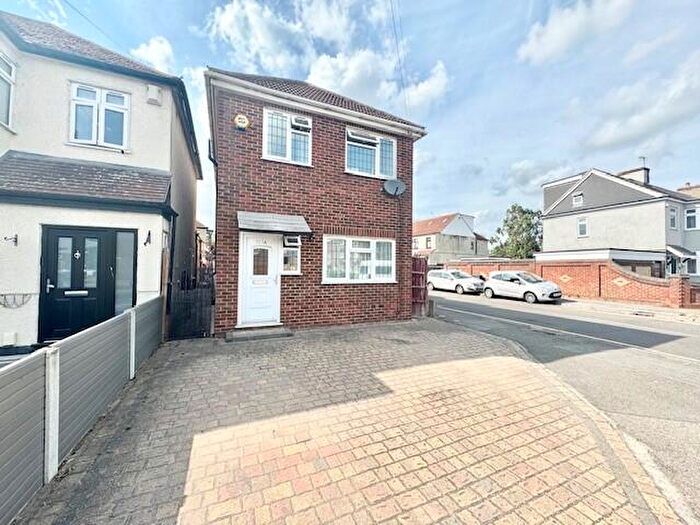 3 Bedroom Detached House To Rent In Rainham Road, Rainham, RM13
