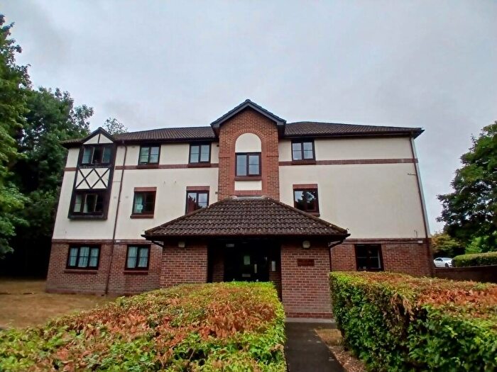 2 Bedroom Flat To Rent In Wordsworth Mead, Redhill, RH1