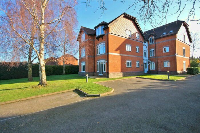 2 Bedroom Flat To Rent In Shawfields, Cranley Road, Guildford, Surrey, GU1