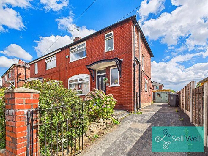 3 Bedroom Semi-Detached House For Sale In Westwood Drive, Swinton, Manchester, M27