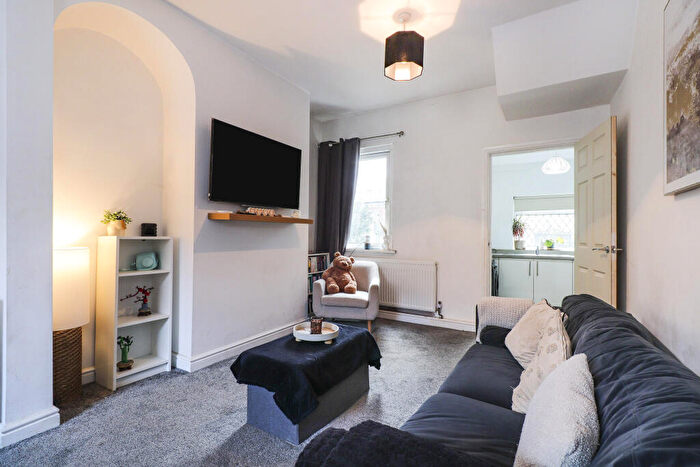 2 Bedroom Terraced House For Sale In Ecclesfield Road, Sheffield, S9