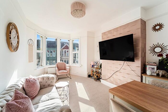 2 Bedroom Flat For Sale In Amberey Road, Weston-Super-Mare, BS23