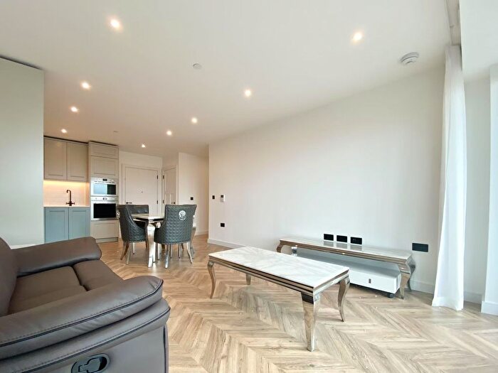 2 Bedroom Flat To Rent In Brook Street, Kingston Upon Thames, KT1