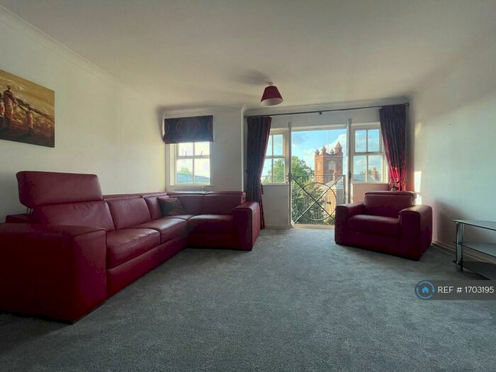 2 Bedroom Flat To Rent In Rectory Court, London, E18