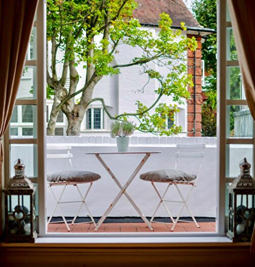 2 Bedroom Apartment To Rent In Hollycroft Avenue, London, NW3