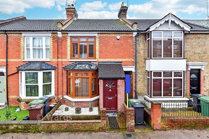 2 Bedroom Cottage For Sale In Milton Street, Maidstone, Kent, ME16