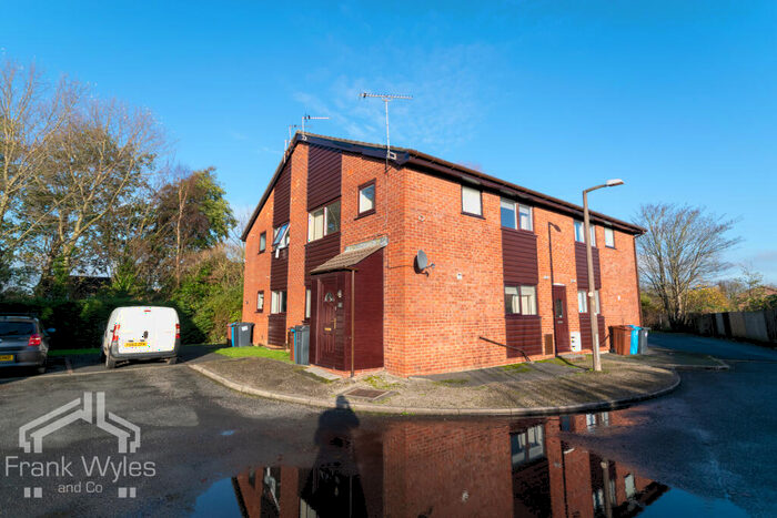 1 Bedroom Flat To Rent In Badgers Walk East, Lytham St Annes, Lancashire, FY8